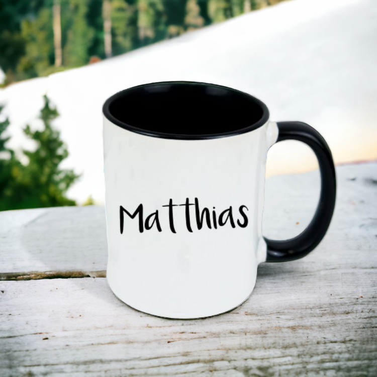 Schwarz-weiße Tasse mit Name