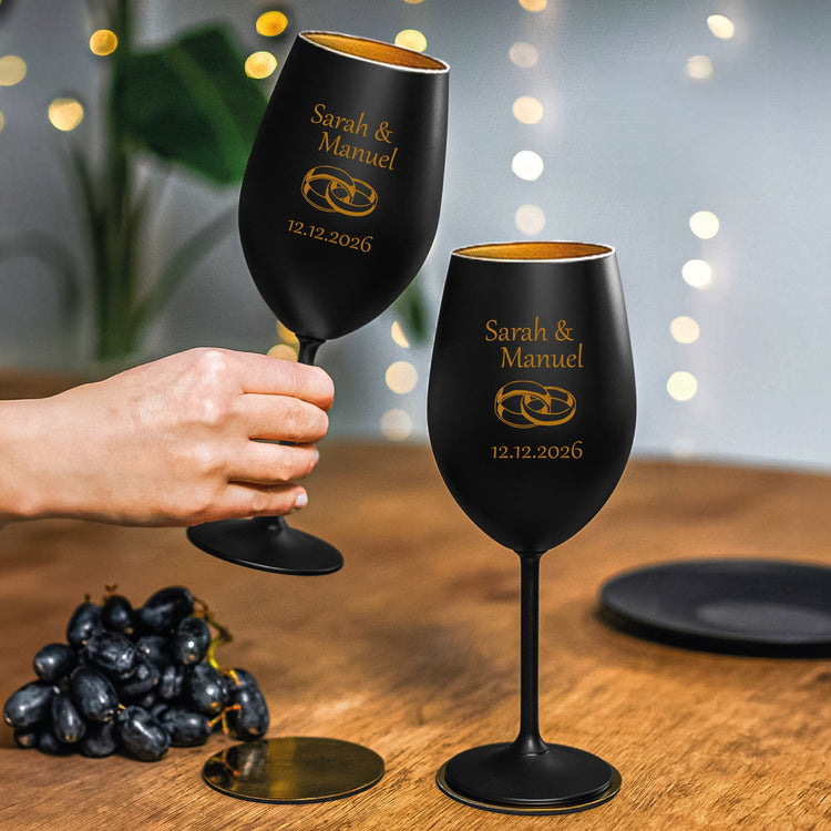 Farbiges Weinglas Set zur Hochzeit - Ringe mit Personalisierung