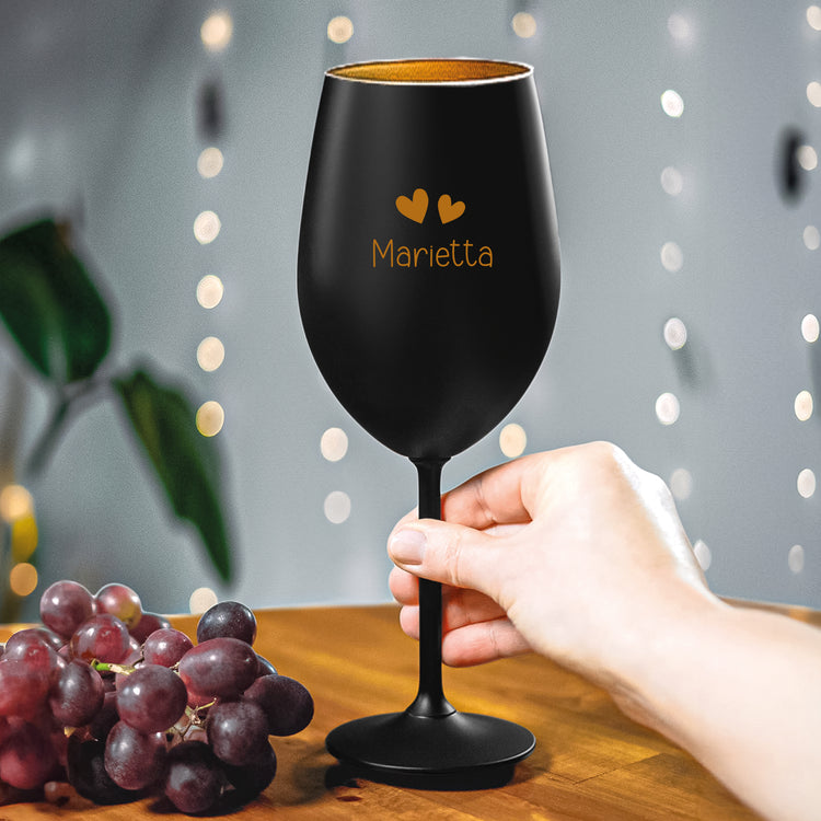Farbiges Weinglas  - Herzen mit Wunschname