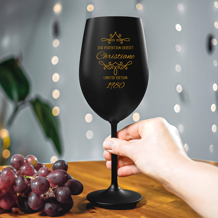 Farbiges Weinglas - Zur Perfektion gereift