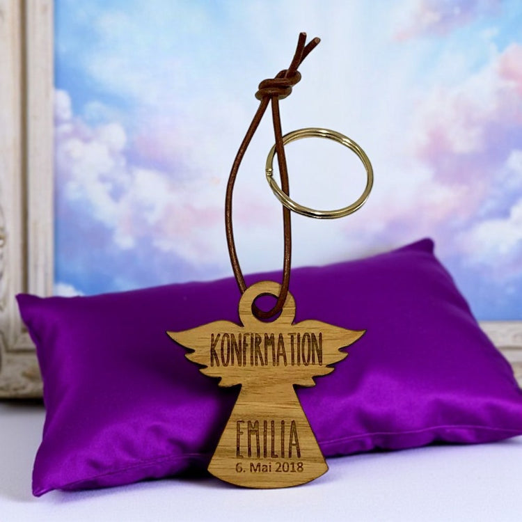 Schlüsselanhänger aus Holz zur Konfirmation - personalisiert (Engel)