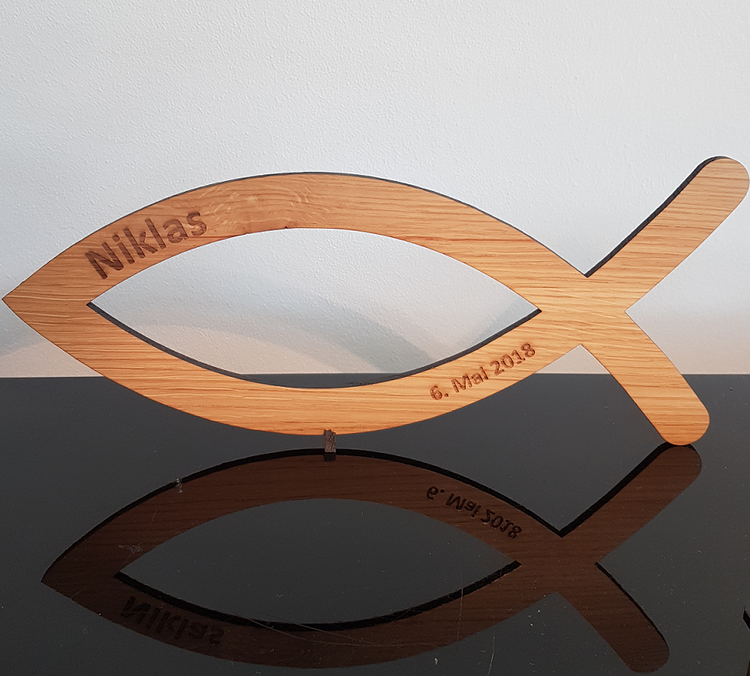 Holz-Aufsteller Fisch zur Konfirmation / Firmung / Kommunion Name